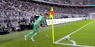 乐鱼体育网址-克罗斯：一直苦练传球 最爱拉莫斯给我擦靴的照片