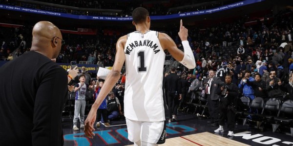 8三分轰39+11，文班平生涯纪录！3点助马刺17战16胜连斩争冠大热