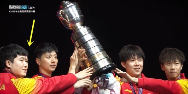 乐鱼体育网址-选来选去，选了一张樊振东被遮挡的国乒男团照！国际乒联遭投诉|世乒赛|伦敦|中国乒协|乒羽|球迷_新浪体育_新浪新闻